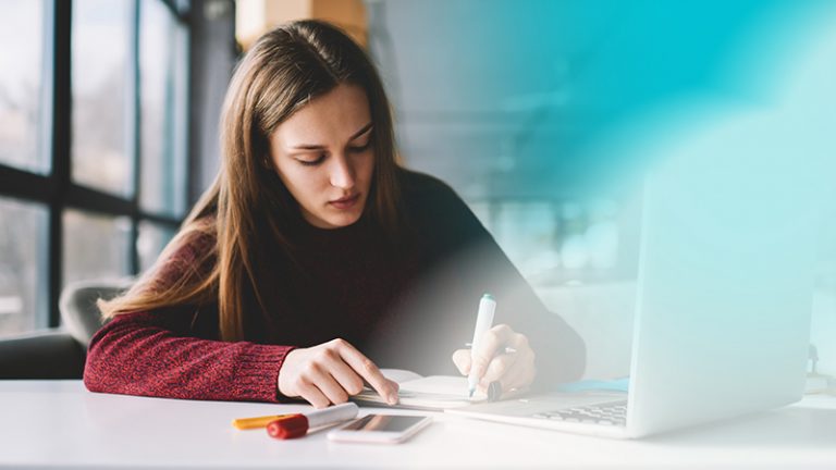 ¿Estudiar y trabajar? Claves para equilibrar las dos actividades