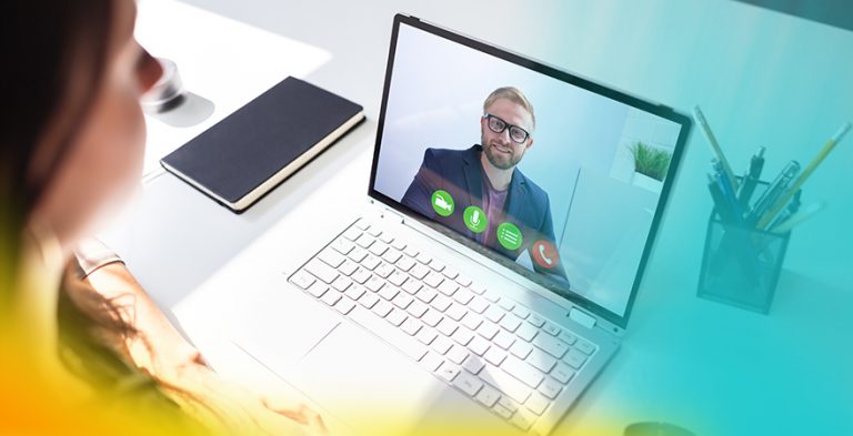 Triunfa en tu próxima video entrevista de trabajo: los pasos para el éxito