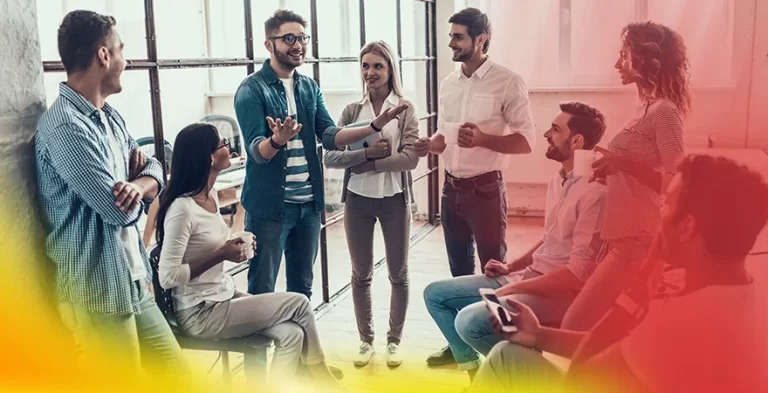 ¿qué es la adhocracia y cómo funciona este modelo organizativo?