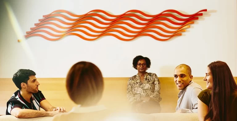 5 acciones para crear un entorno de trabajo inclusivo para el talento LGBTQI+