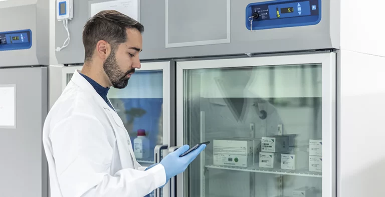 trabajar en el sector farmacéutico: perfiles, sueldos y futuro.