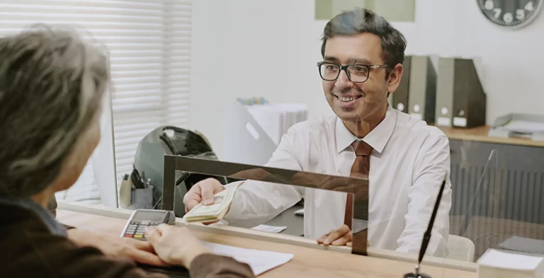 empleo en banca y seguros: nuevos modelos de trabajo para el 2025.