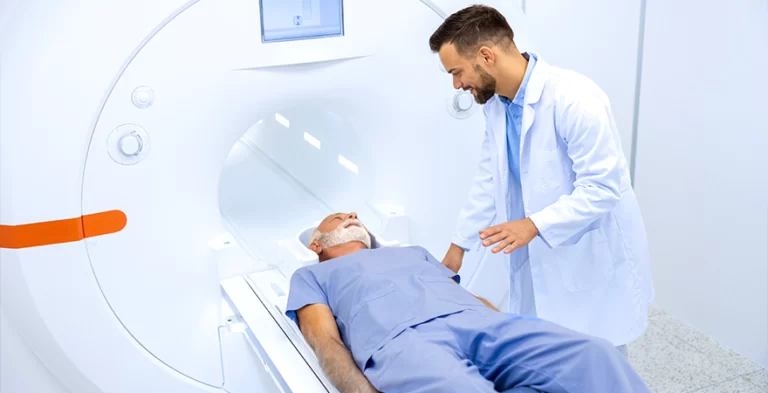 empleo en salud más allá de la enfermería: perfiles técnicos en auge.
