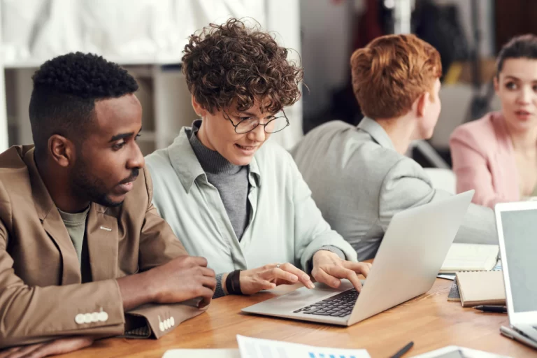 plan de acogida de una empresa: cómo integrar a los nuevos empleados.