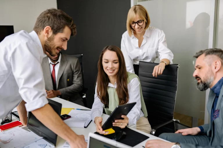 ética empresarial: principios y buenas prácticas en el entorno laboral.