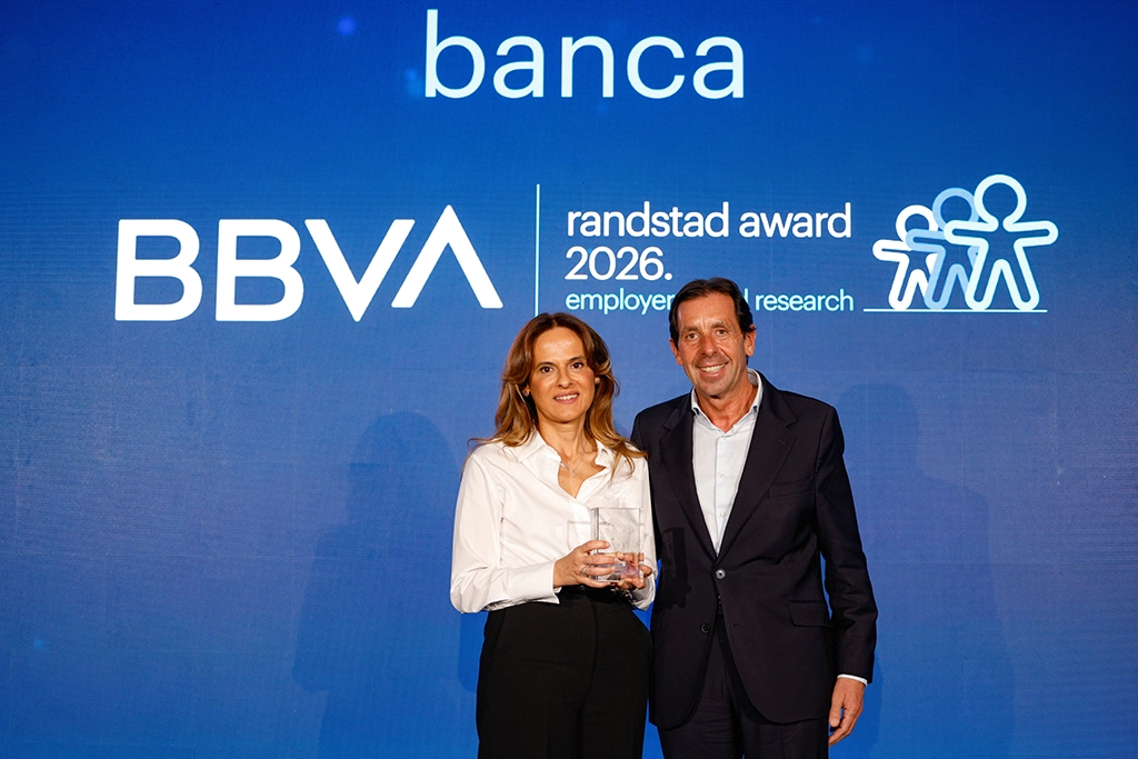 BBVA recogiendo el premio de Randstad Award 2026.