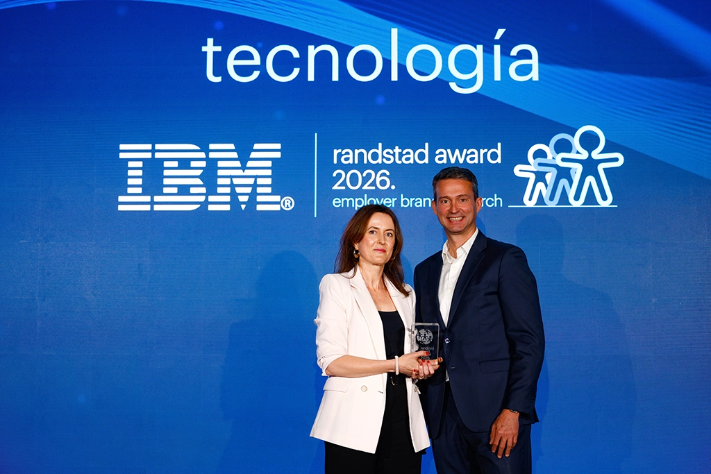 IBM recogiendo el premio de Randstad Award 2026.