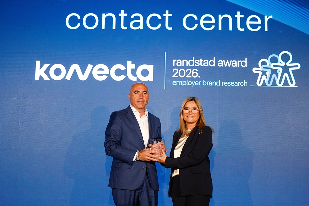 Konecta recogiendo el premio de Randstad Award 2026.