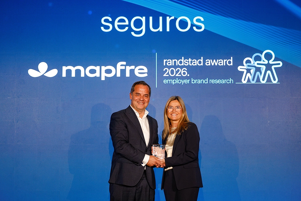 mapfre recogiendo el premio de Randstad Award 2026.